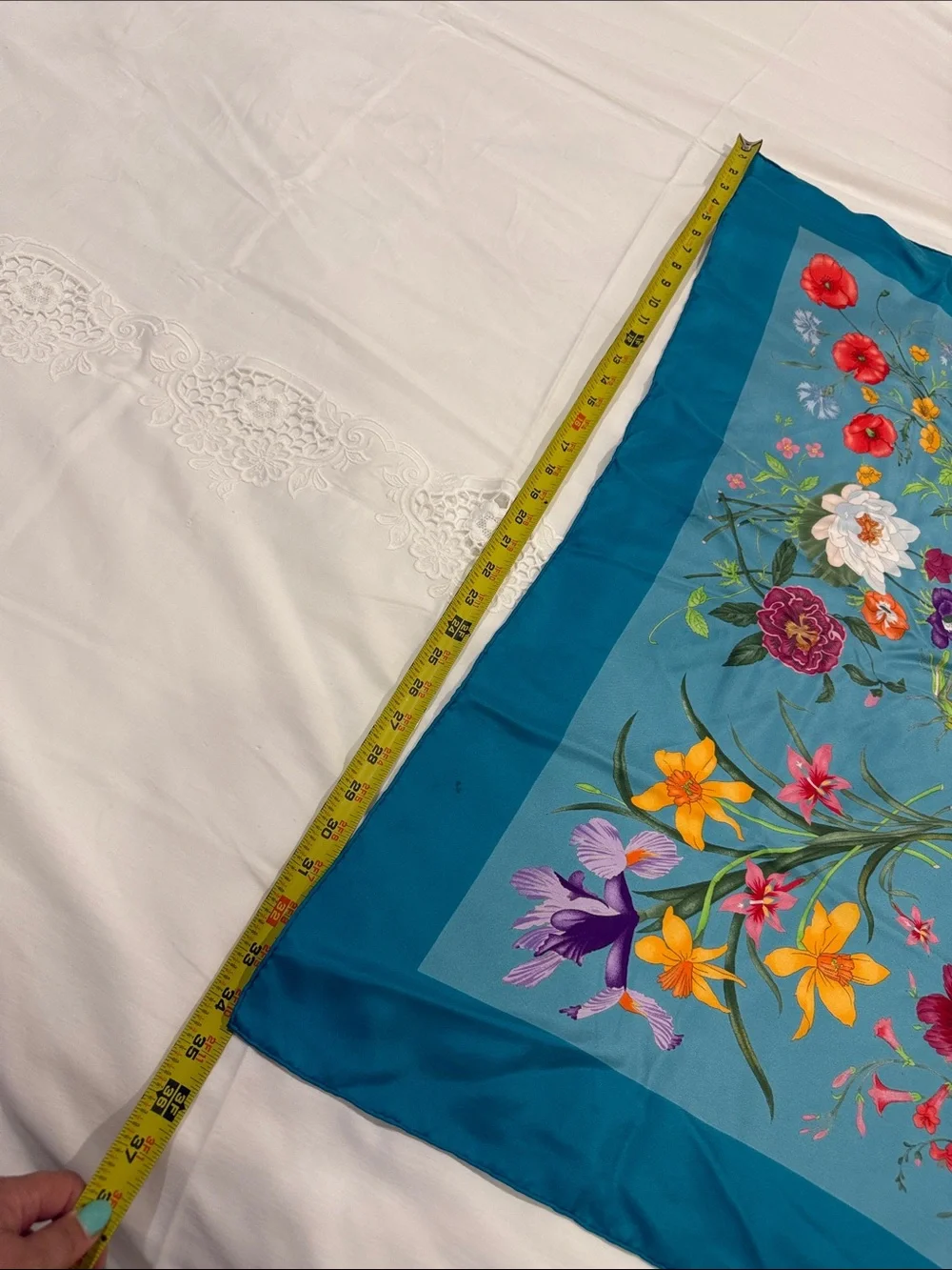 Authentic Gucci Printed silk twill carré Bright Turquoise Silk Floral Scarf